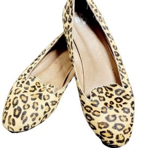 Ladies Size 7 lepord print flats
